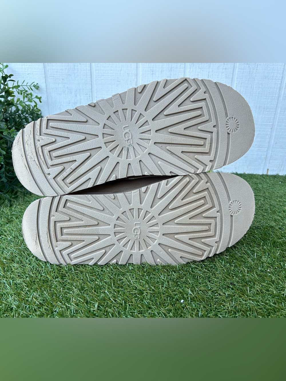 UGG Tazz women size 10
BestSeller/ gently used
Color :Sand - Picture 16 of 16